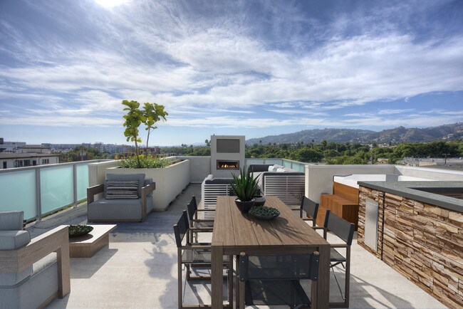 1148 N Detroit St-Unit -Penthouse in West Hollywood, CA - Building Photo - Building Photo