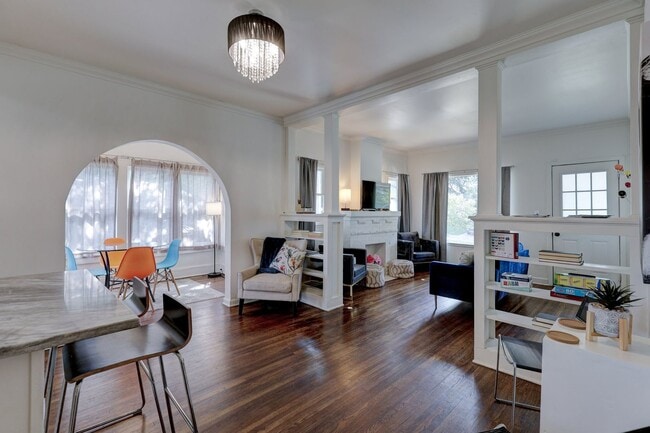 property at 2015 W Easton St