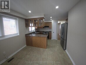 30 Picaro Dr in Toronto, ON - Building Photo - Building Photo