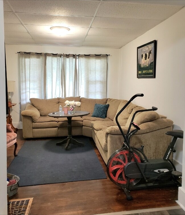 324 N Jefferson St in Ottumwa, IA - Foto de edificio - Building Photo