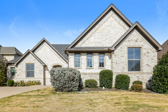 413 Blue Star Ct in Burleson, TX - Foto de edificio - Building Photo