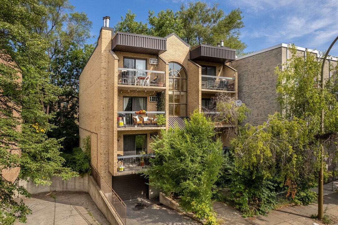 2245 Saint-Jacques Rue in Montréal, QC - Building Photo