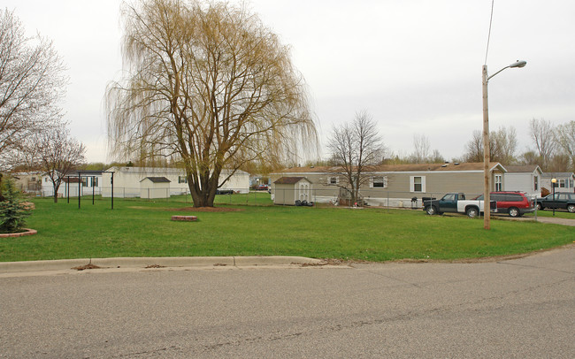 73 Charlotte St in Morristown, MN - Foto de edificio - Building Photo