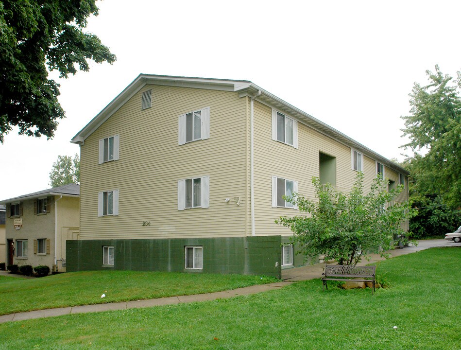 204 E Norwich Ave in Columbus, OH - Building Photo