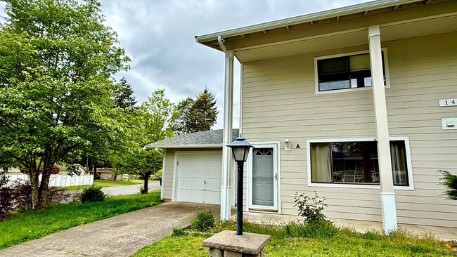 property at 1419 Mamook Ct NE