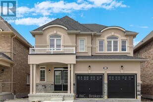 148 Hawkins St in Georgina, ON - Building Photo