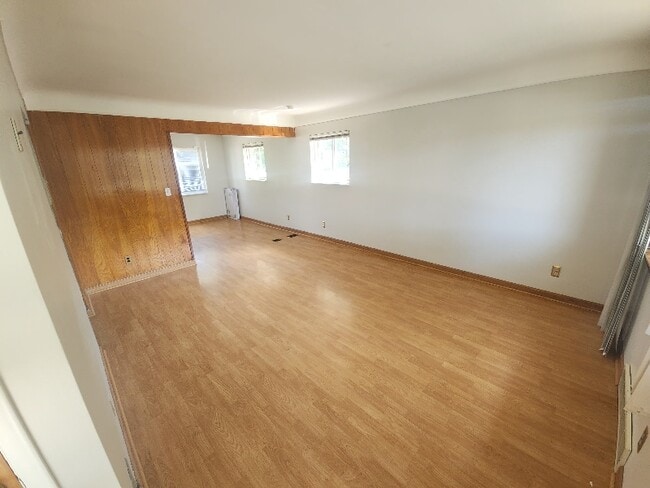20736 Crestmont Ln in Dearborn Heights, MI - Building Photo - Building Photo
