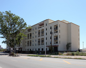 Sentinel Plaza in Tucson, AZ - Foto de edificio - Building Photo