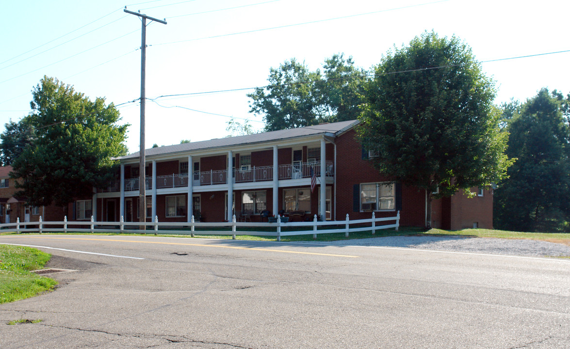 2212 Lakeside Ave NW in Canton, OH - Building Photo