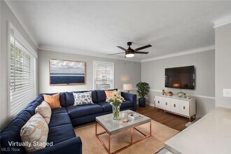 574 Huntmere Dr in Bay Village, OH - Building Photo - Building Photo