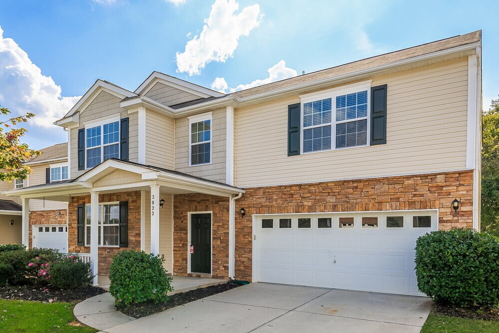 2022 Savannah Hills Dr in Matthews, NC - Building Photo