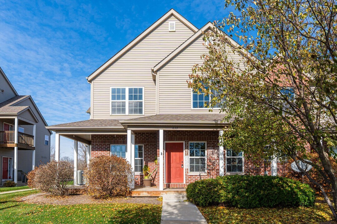 639 Stonegate Dr in Sycamore, IL - Building Photo