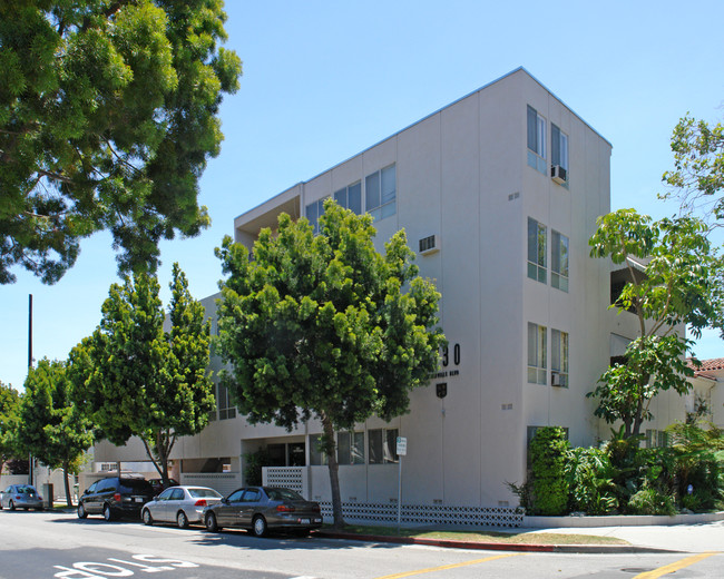 8730 CHARLEVILLE in Beverly Hills, CA - Foto de edificio - Building Photo
