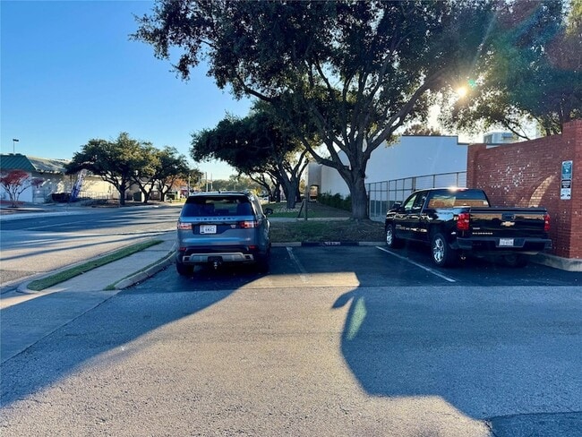 7920 Rockwood Ln, Unit 138 in Austin, TX - Foto de edificio - Building Photo