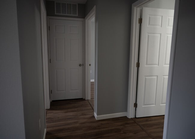 813 N Main St in Flora, IL - Building Photo - Building Photo