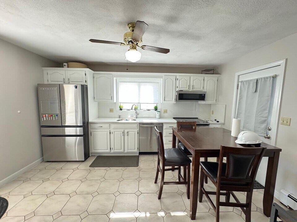 12 Gardner St, Unit R in Newton, MA - Foto de edificio