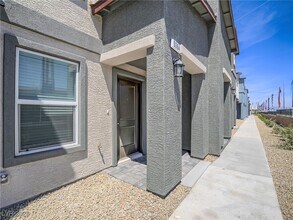 9364 Serene Hbr St in Las Vegas, NV - Building Photo - Building Photo