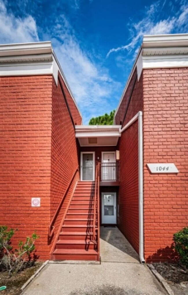 1044 82nd Terrace N in St. Petersburg, FL - Foto de edificio - Building Photo