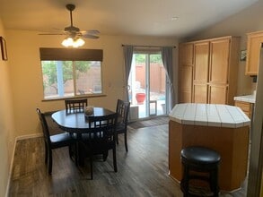 1465 Larkflower Way in Lincoln, CA - Building Photo - Building Photo