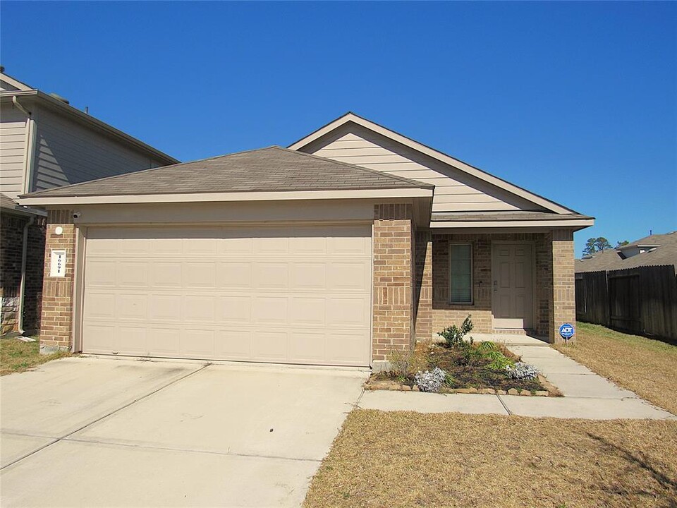 16691 Lonely Pines Dr in Conroe, TX - Building Photo