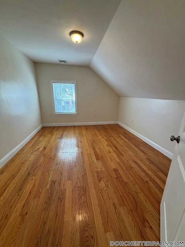 9 Nottingham St, Unit 1 in Boston, MA - Foto de edificio - Building Photo