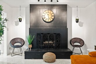 8324 E Oak St in Scottsdale, AZ - Building Photo - Building Photo