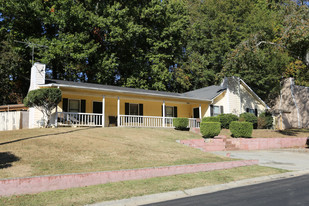 2128-2130 Valley Oaks Dr SE in Smyrna, GA - Building Photo