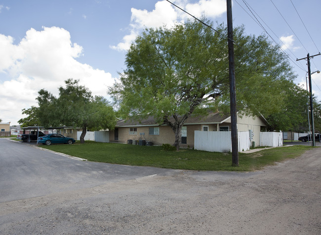 Chimney Rock in Harlingen, TX - Foto de edificio - Building Photo