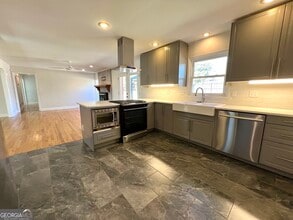 161 Deerwood Cir in Smyrna, GA - Building Photo - Building Photo