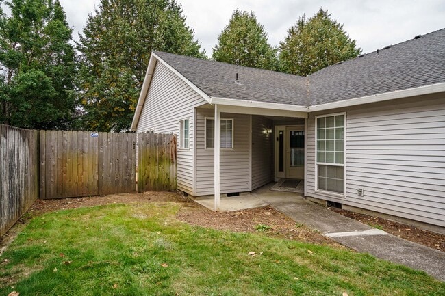8417 NE 55th St in Vancouver, WA - Foto de edificio - Building Photo