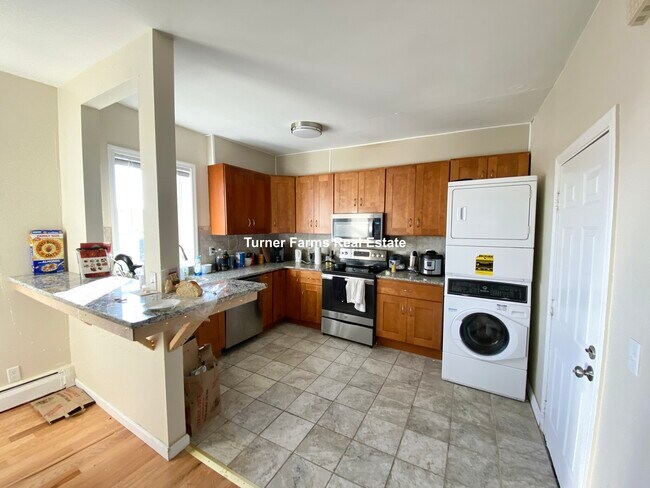 5 Bickford Ave, Unit 6 Bickord ave in Boston, MA - Building Photo - Building Photo