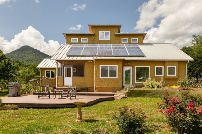 property at 105 Creative Cove
