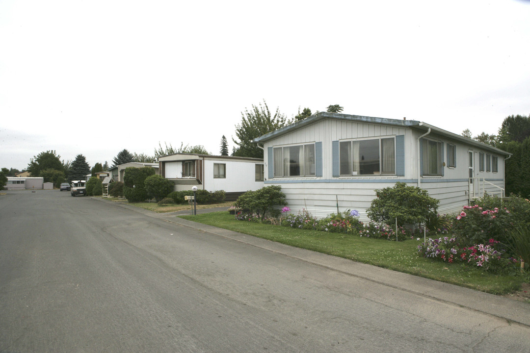 Sandy Mobile Villas in Fairview, OR - Building Photo