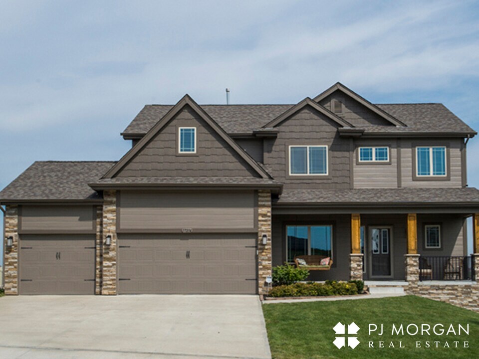 17214 Meredith Ave in Omaha, NE - Building Photo