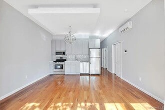 51 Van Siclen Ave in Brooklyn, NY - Building Photo - Building Photo