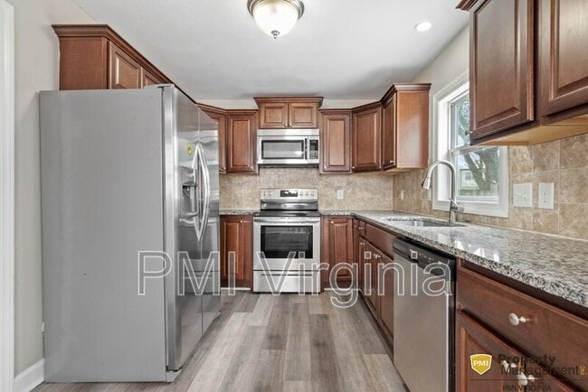 8459 Primrose St in Norfolk, VA - Building Photo - Building Photo