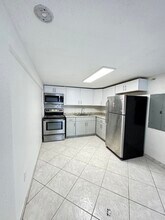 1200 Mathis St, Unit D in Lake Worth Beach, FL - Foto de edificio - Building Photo
