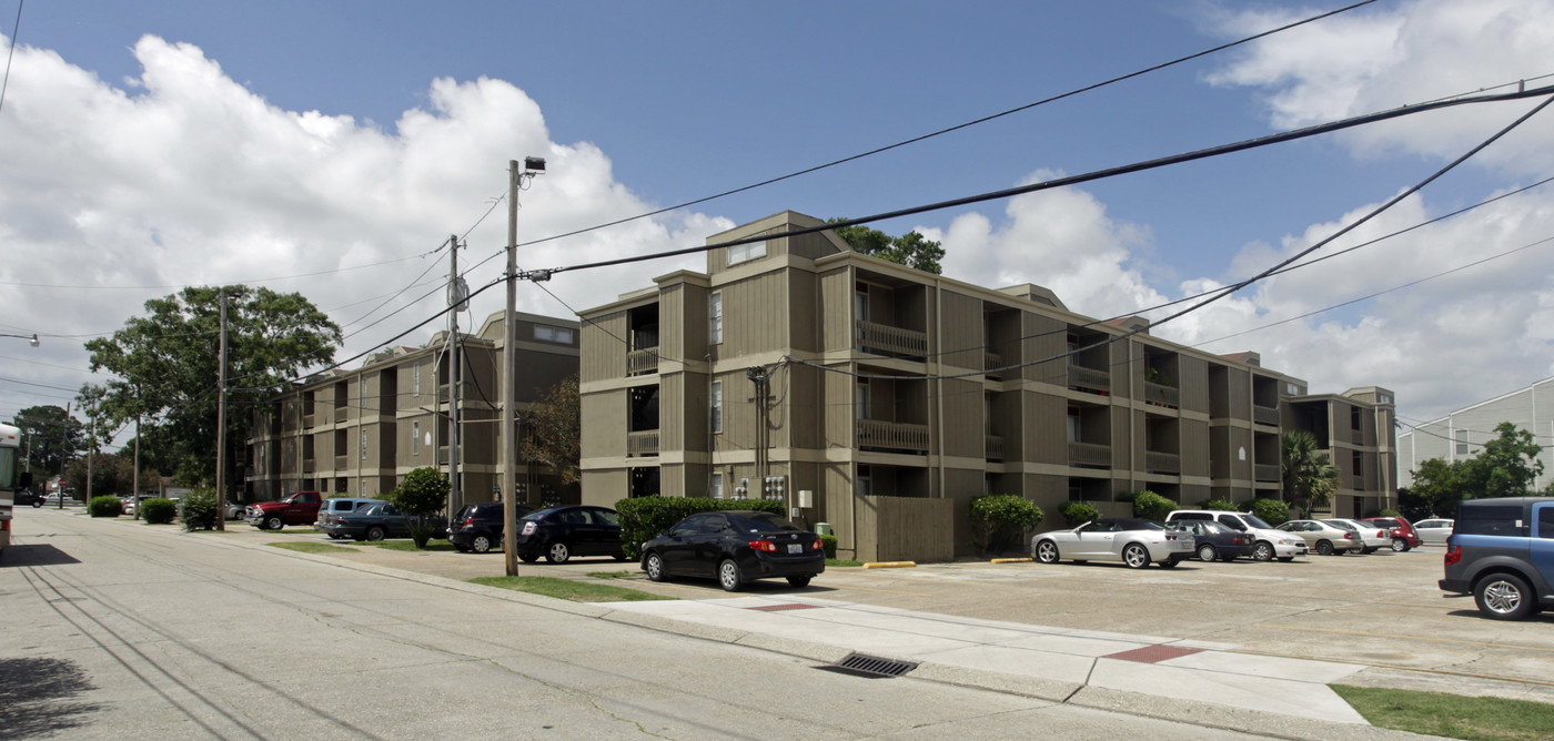 Cascades Apartments in Metairie, LA - Foto de edificio