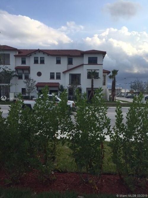 10600 NW 88th St-Unit -1A0 in Doral, FL - Building Photo