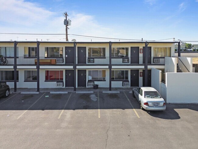905 W Broadway Ave in Moses Lake, WA - Building Photo - Building Photo