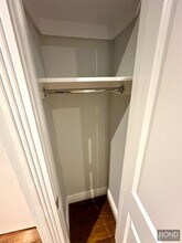 562 Hudson St in New York, NY - Building Photo - Building Photo