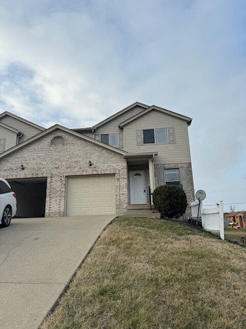 749 Charlton Ct in Hamilton, OH - Building Photo