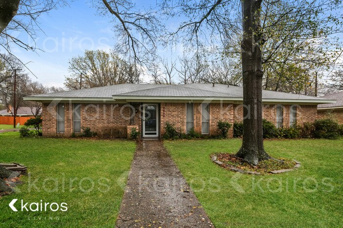 2933 Oakridge Dr in Corsicana, TX - Foto de edificio