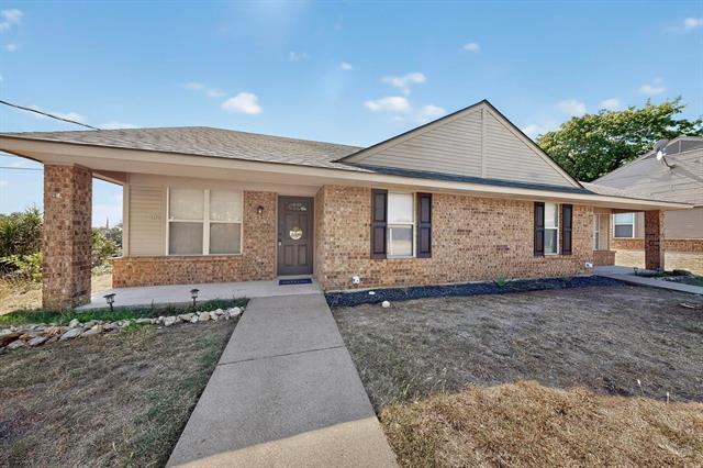 207 W Owens St in Weatherford, TX - Building Photo
