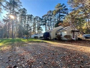 645 Rappahannock Dr in White Stone, VA - Building Photo - Building Photo