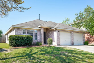 2807 N Hampton Dr in Grand Prairie, TX - Building Photo - Building Photo