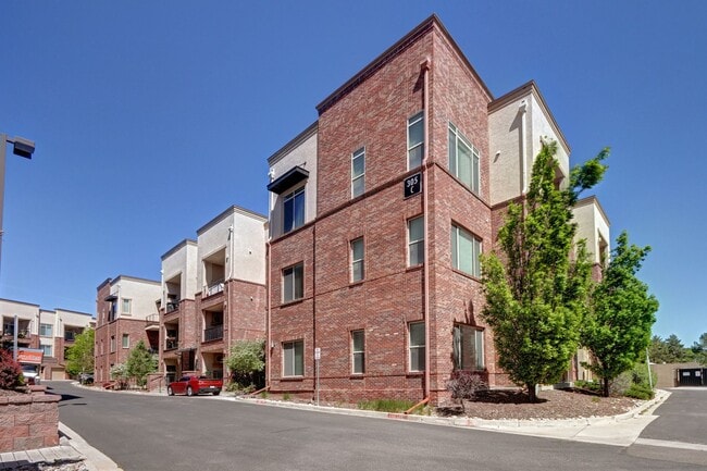 305 Inverness Way S in Englewood, CO - Building Photo - Building Photo