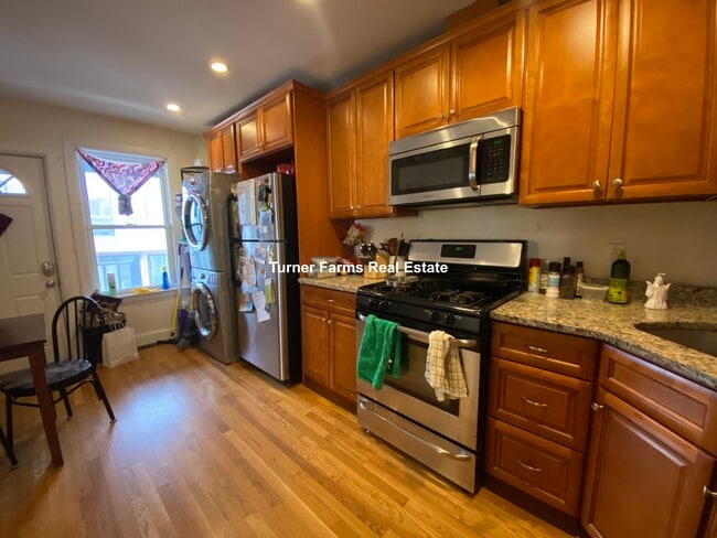 11 Leverett St, Unit 3 in Brookline, MA - Building Photo - Building Photo