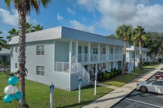 Surf Apartments in Atlantic Beach, FL - Foto de edificio - Building Photo