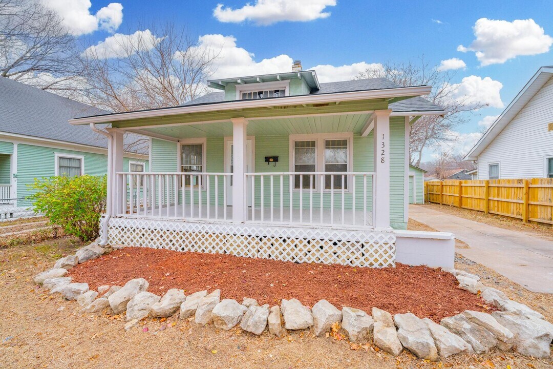 1328 S Greenwood Ave in Wichita, KS - Building Photo